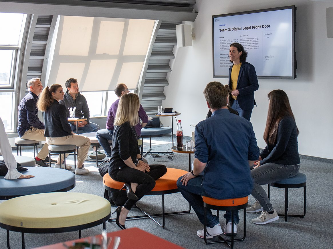 Dr. Daniel Halft in einem Workshop mit Teilnehmenden
